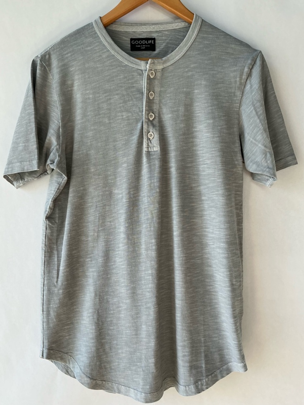 Goodlife Sunfaded Slub Scallop Light Gray Short Sleeve Henley Shirt Men’s Small